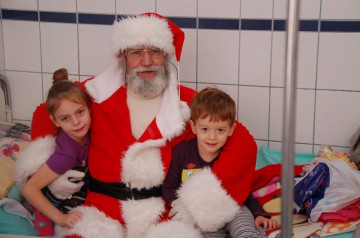 Meniu special pentru pacienții internați la Spitalul Județean și Spitalul de Boli Infecțioase. Copiii vor primi daruri de la Moș Crăciun
